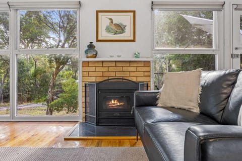 Living room, Garden view, fireplace, flat iron
