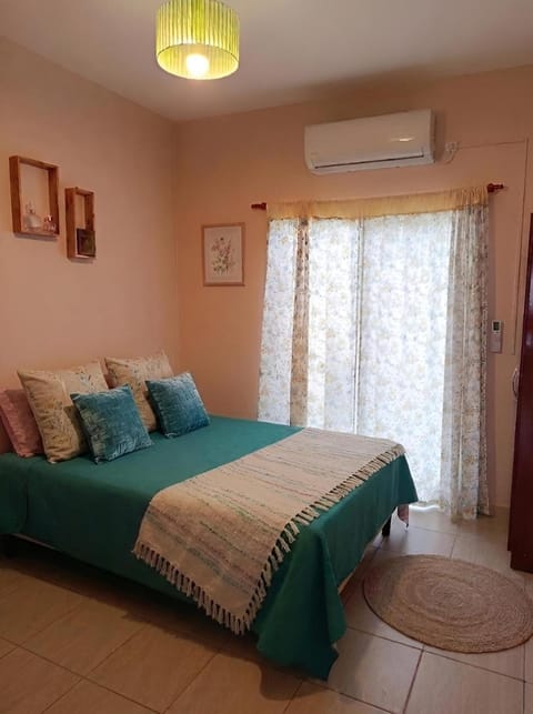 Bed, Photo of the whole room, Bedroom, air conditioner