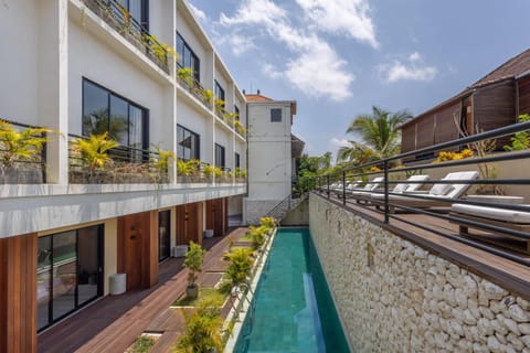 Day, Swimming pool