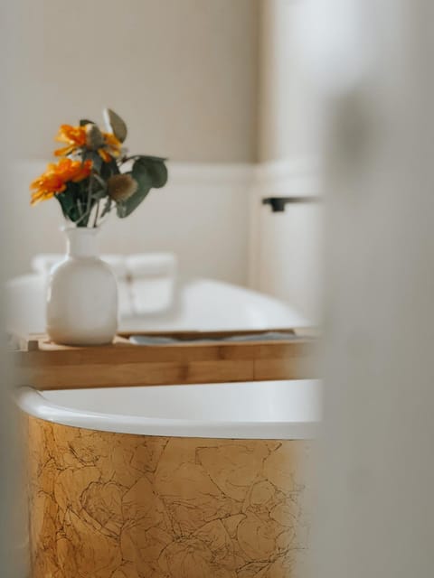 Bathroom, Internal: Not applicable to any particular room