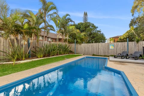 Swimming pool, sunbed