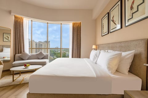 Bed, Photo of the whole room, Seating area, Bedroom
