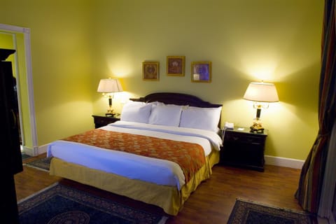 Photo of the whole room, Bedroom, City view, Garden view