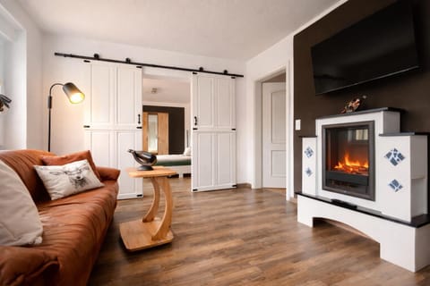 TV and multimedia, Living room, Seating area, internet