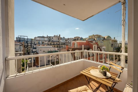 Day, View (from property/room), Balcony/Terrace, Seating area, City view