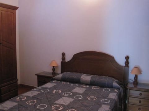 Bed, Photo of the whole room, Decorative detail, Bedroom