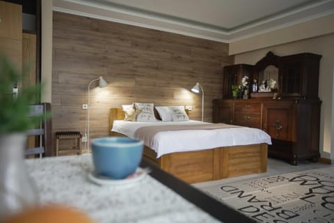 Bed, Photo of the whole room, Decorative detail, Bedroom