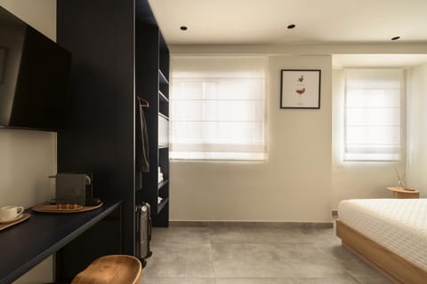 Bed, TV and multimedia, Bedroom, wardrobe