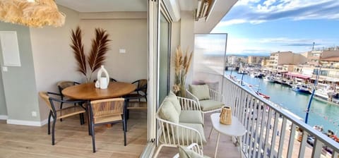 View (from property/room), Balcony/Terrace, Dining area