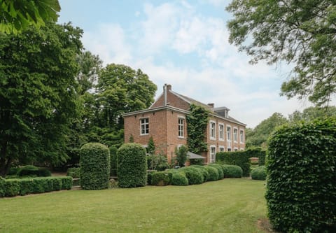 Property building, Spring, Day, Garden, Garden view