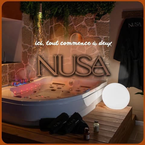 Hot Tub, Text overlay