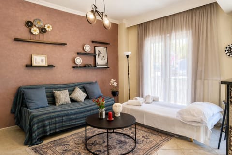 Bed, Living room, Photo of the whole room, towels