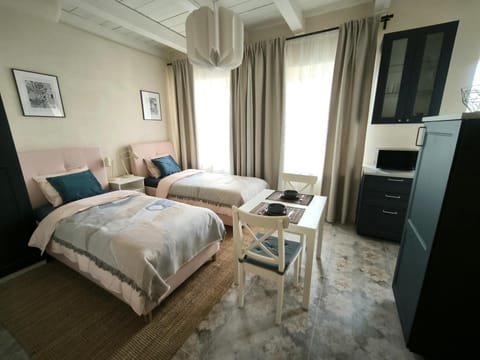Bed, Kitchen or kitchenette, Photo of the whole room, Bedroom
