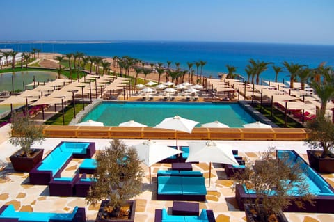 Property building, Day, Natural landscape, Coffee/tea facilities, Balcony/Terrace, Lobby or reception, Beach, Evening entertainment, Pool view, Sea view, Swimming pool, Entertainment, sunbed