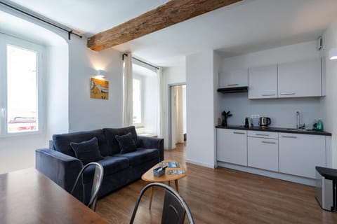 Kitchen or kitchenette, Living room