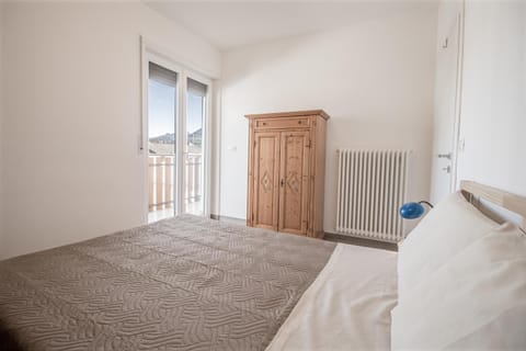 Bed, Balcony/Terrace, Photo of the whole room, Bedroom