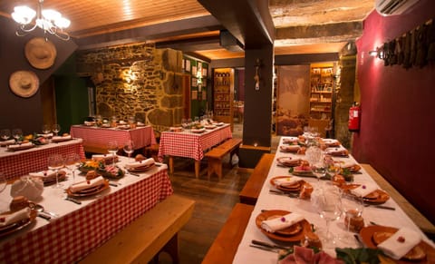 Restaurant/places to eat, On site, Lunch, Dinner