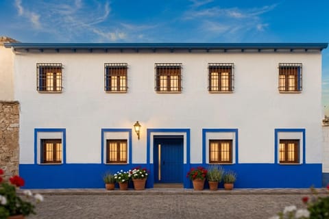 Property building, Facade/entrance, Off site, Location, acessibility, air conditioner