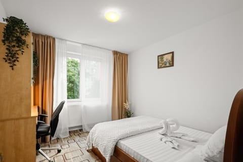 Bed, View (from property/room), Photo of the whole room, Bedroom, towels