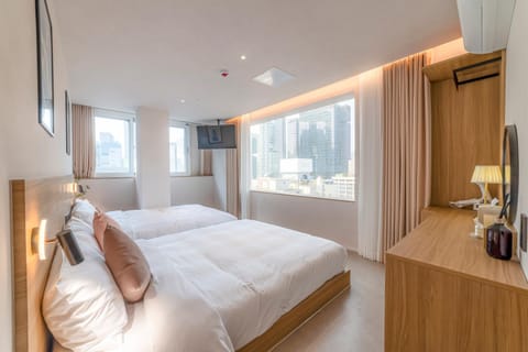 Bed, TV and multimedia, Photo of the whole room, Bedroom, towels, air conditioner