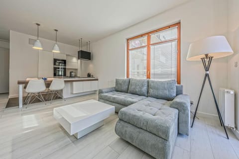 TV and multimedia, Kitchen or kitchenette, Living room, Seating area, Dining area