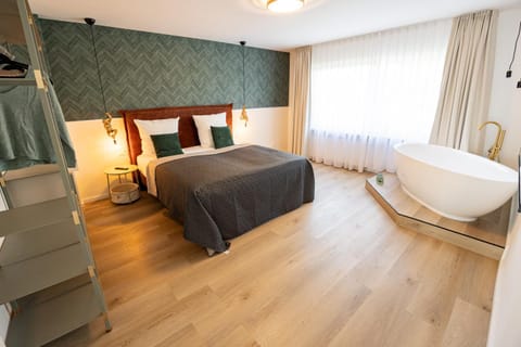 Bed, Photo of the whole room, Bedroom, Bath