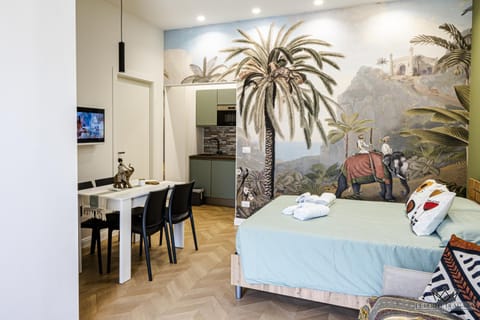 Bed, TV and multimedia, Living room, Photo of the whole room, Seating area, Dining area, Bedroom, minibar