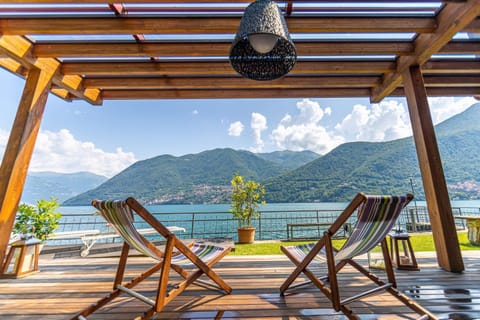 Patio, Day, View (from property/room), Lake view, Mountain view, sunbed