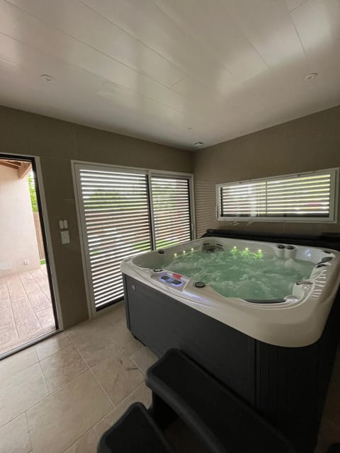 Hot Tub, Hot Tub, Spa and wellness centre/facilities