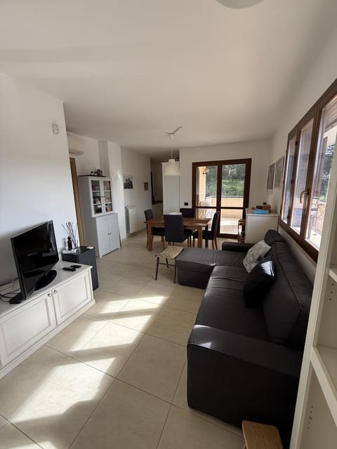 TV and multimedia, Living room, Dining area, Evening entertainment