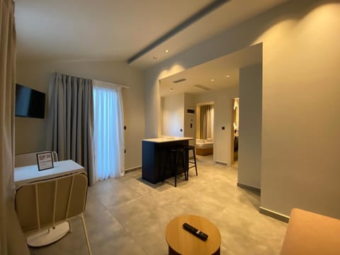TV and multimedia, Living room, Photo of the whole room, Seating area, Dining area