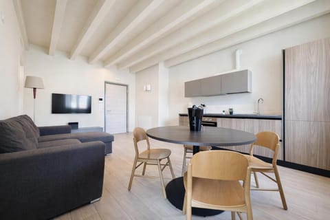 Communal lounge/ TV room, Seating area, Dining area