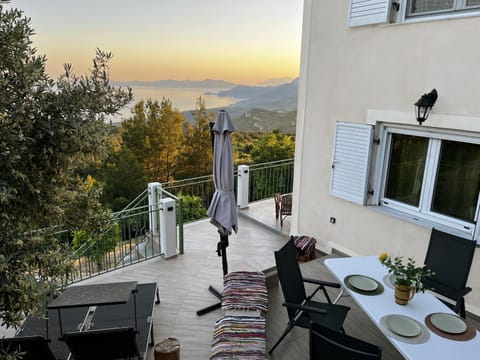 Property building, Mountain view, Sea view, Location