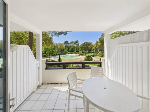 Balcony/Terrace, Pool view, sunbed