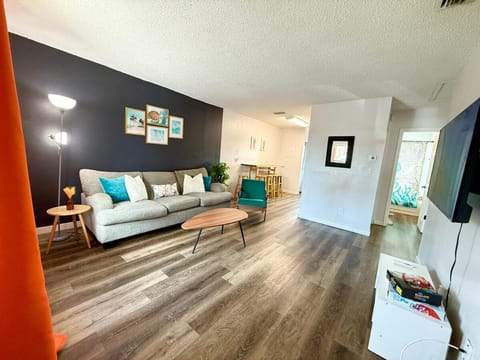TV and multimedia, Living room, Evening entertainment