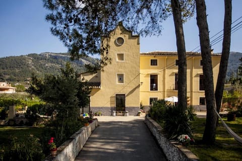 Facade/entrance, Garden view, Mountain view