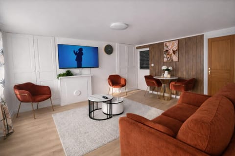 TV and multimedia, Living room, Seating area