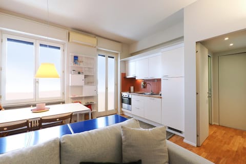 Kitchen or kitchenette, Living room, Seating area, Dining area, oven, stove