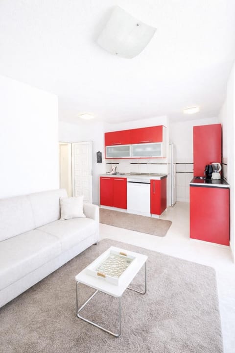 Kitchen or kitchenette, Living room, Seating area, oven, stove