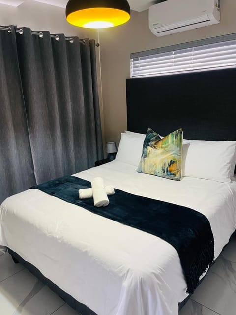Bed, Bedroom, towels, air conditioner