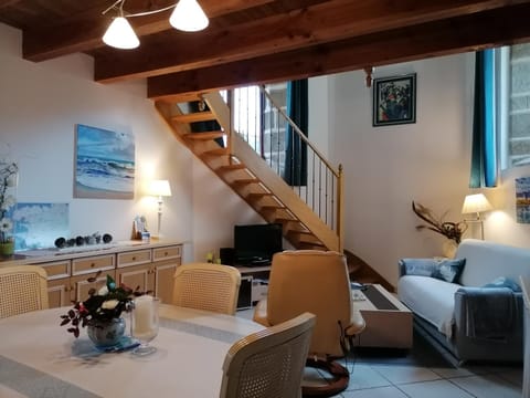 Gîte Atypique Dans Une Chapelle House in Finistere