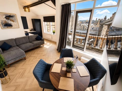 View (from property/room), Balcony/Terrace, Living room