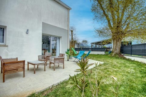 Garden, sunbed
