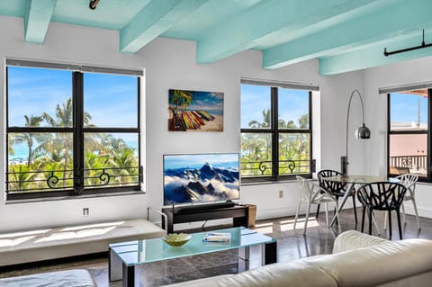 TV and multimedia, View (from property/room), Living room, Seating area, Dining area