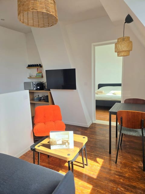 TV and multimedia, Kitchen or kitchenette, Living room, Dining area, furniture, washing machine, dryer
