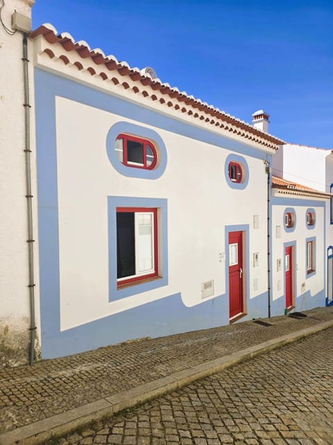 Facade/entrance, Street view, Street view, Quiet street view
