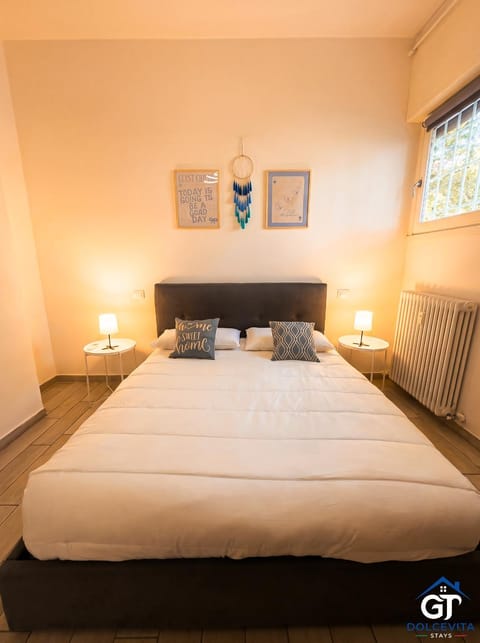 Bed, Photo of the whole room, Bedroom, internet