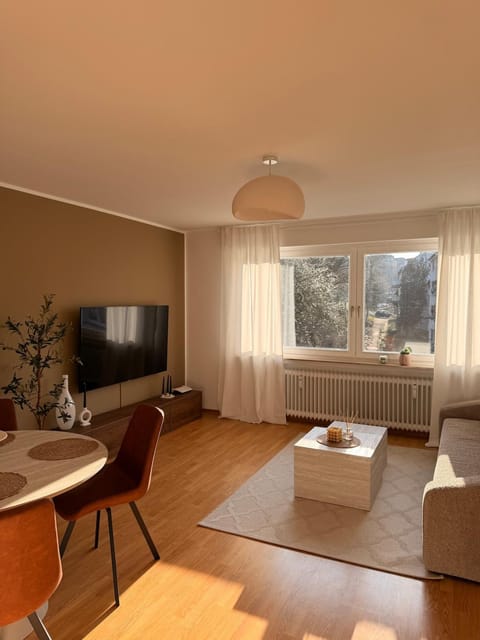 Communal lounge/ TV room, TV and multimedia, Living room, Seating area