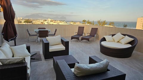 Natural landscape, Balcony/Terrace, Sea view