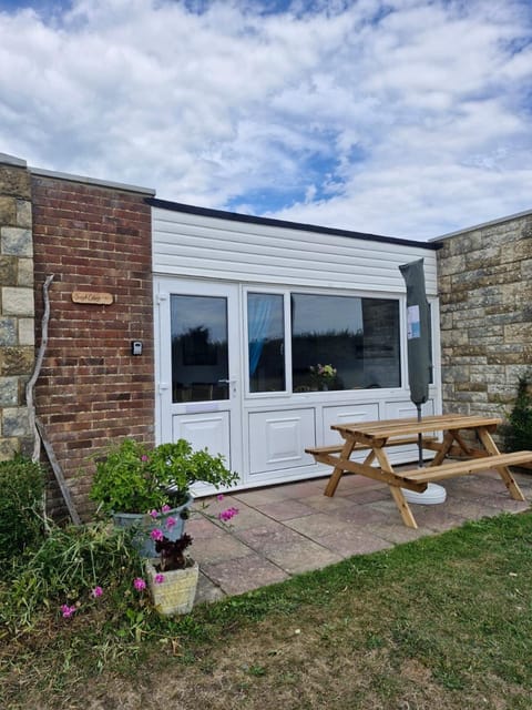 Property building, Patio, Dining area
